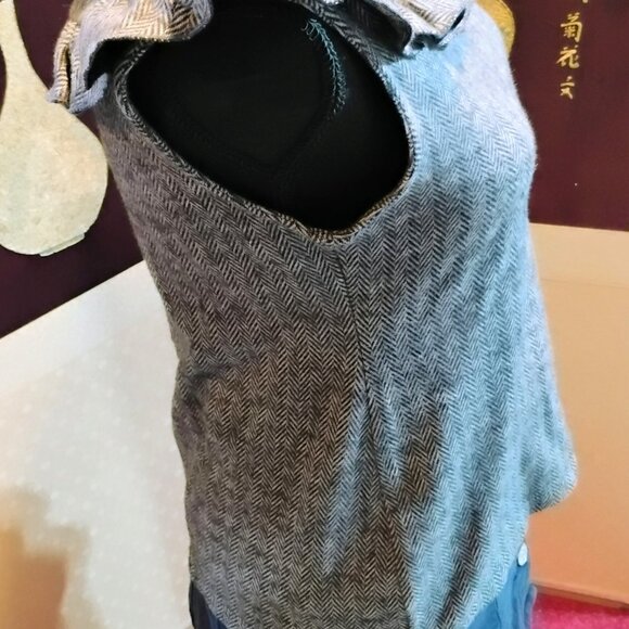 Ella Moss fitted wear to work ruffle top - Picture 4 of 9